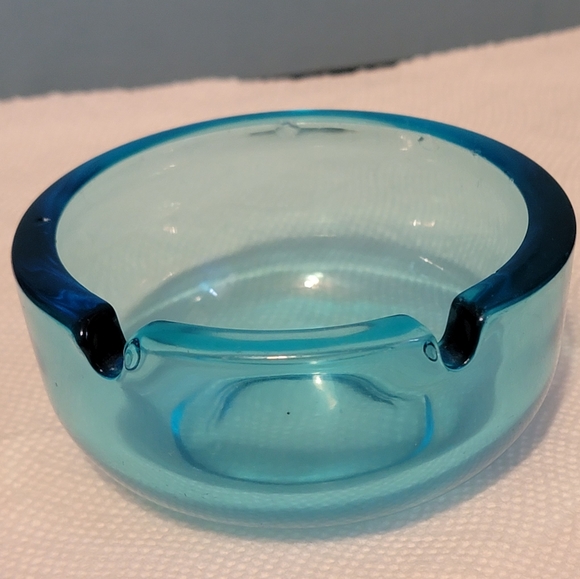 Vtg. Mid 1900s Aqua Blue Ashtray - Picture 2 of 6